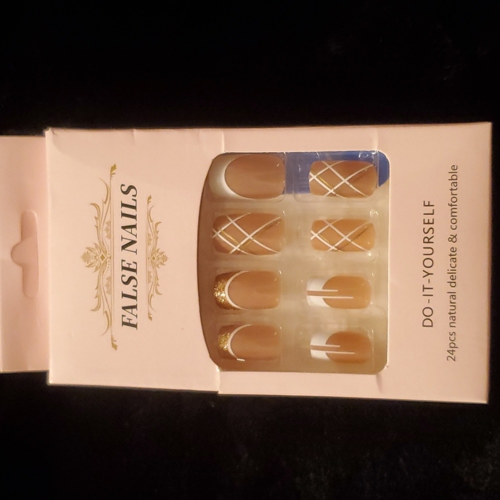 24 Piece Press on Nail Set